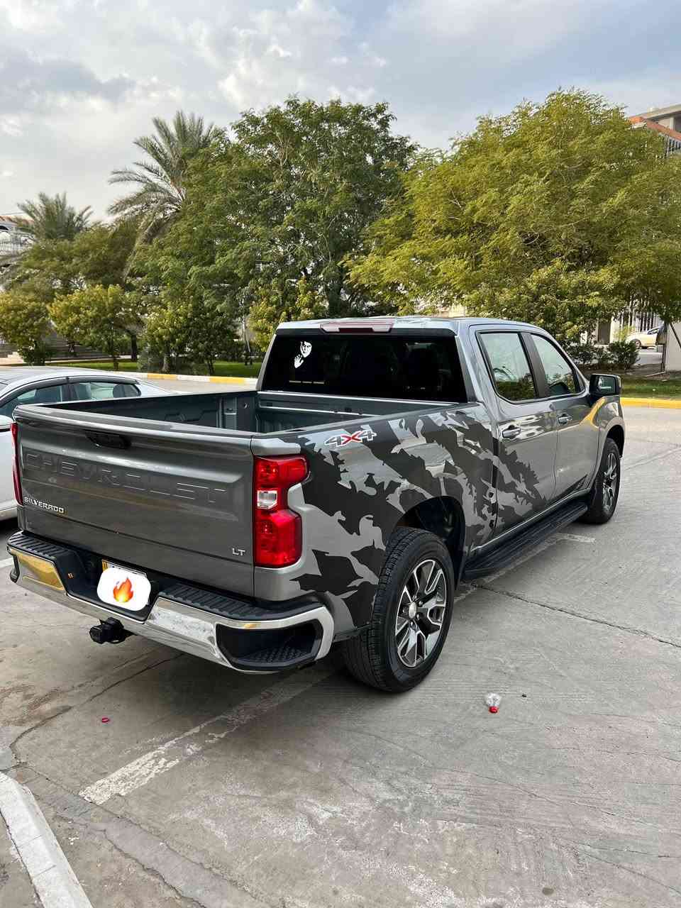 سلام عليكم

سلفرادو موديل 2023 فئة LT تفاصيلها كالاتي : 

دشبول تاهو 

- محرك 2.7 توين توربو غني عن التعريف شلعةً موطبيعية صاروخ واقتصادي وعملي جداً

- بچم الـ LT لايت فول زينون عالي وناصي وليد 

- ويل كب حجم 22 جمالية ورزانة بالمشي 

- شاشات كبيرة وسطية ودشبول ديجيتال مال تاهو 

- تطعيم صاجات وفورميكا ملكي انيق جدا

- فول تحكمات ستيرن أوامر صوتية كروز سرعة دركة ستيرن جلد خياط يجي بالـ LT وفوك 

- رادار حراري داتا شو يميز مرور بشر او سيارة او حيوان مع اوتو ستوب وخروج عن المسار وقيادة ذاتية مع ابل كار بلي واير ليس ووظائف متعددة

- كشن كهرباء تدفئة بالكشن منافذ تايب سي 

- تبريد شاشة مناخين منفصلة 

- بصمة ابواب وتشغيل وتشغيل عن بعد

- باب البودي تفتح كهرباء 

- لانه 2 ويل شلعة صاروخ واقتصادية بالبانزين

- بعد مواصفات هواية يطيل ذكرها 

-رقم بغداد باسمي 

- ميكانيك وكهربائيات كفالة عامة مطلقة

حادث صبغ جاملغ وبنيد 

السعر 280 ورقة وبي مجال

للاستفسار ***********
