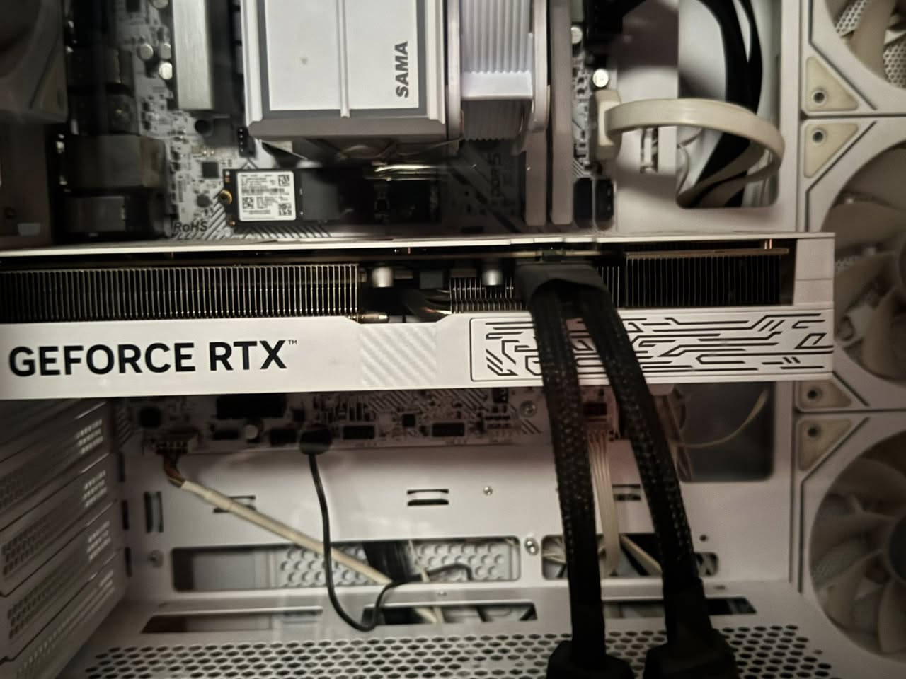 السلام عليكم عندي هاي pc اريد ابيعها البيسي نضيفه كلش وصار سنة من اخذته واداء ما اسولف تشغلك كل الالعاب الحديثه والنازله والي راح تنزل منا 5 سنين كلها تشغلها بافضل اداء (مكاني بغداد) وتفاصيل اكثر والسعر خاص رقم ***********

المواصفات: 
المعالج I7-14700k
رامات 32GB 6000MHZ 
M.D B760 ASROCK 
M.2 NVME-512GB GEN4 
كارت الشاشة GALAX RTX 5070 -12GB OC 

الكيس SAMA 2351 
P.S 750W SEGOTEP BRONZE
