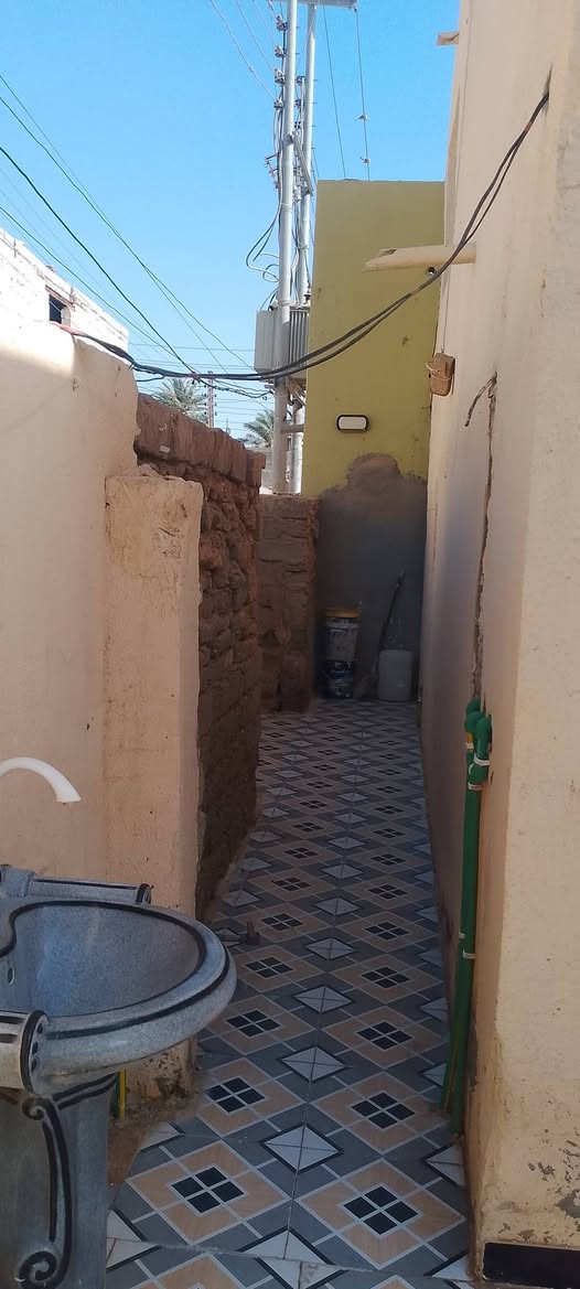 دار للبيع طابوصرف حي العسكري شارع الحسينيه مساحته 200 ركن على شارعين رقم *********** السعر 90
