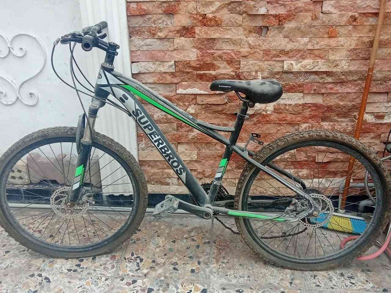 السلام عليكم ورحمة الله
بايسكلات عدد 2 جدد بس تاركهن جبت الواحد ب170 نقوصاتهن بسيطه وسهلة للبيع
الواحد ب85الف وبي مجال المكان حي الجوادين
واتساب***********
