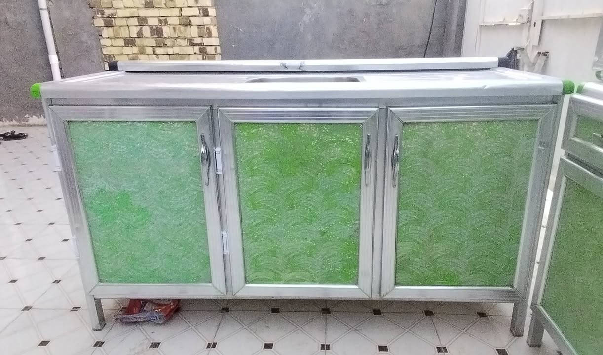 كاونتر 3 قطع ارضي وملحق طولهن كل واحده 2 ونص والسنك متر وستين السعر 270 وبيه مجال العنوان محاويل *********** يرهم مراوس ب سبلت او مكيف محترك
