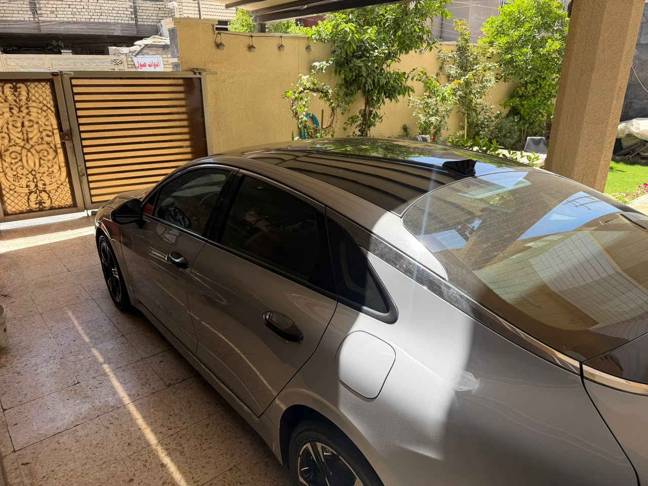 السلام عليكمk5 2022 فول موصفات
• المحرك: 1.6L تيربو

•الممشى (50ميل)

• نظام الدفع: “” (دفع “امامي  مستمر)

• السقف: بانوراما بالكامل

• الرادارات: رادارات عدد 5 (نظام أمان متكامل)

• تحديد مسار: رادار تحديد المسار مع خاصية الرجوع للمسار تلقائياً

• القيادة الذاتية: نظام اتباع المسار (LFA)

• مانع اصطدام: رادار أمامي وخلفي مع كبح تلقائي عند الطوارئ

• النقطة العمياء: تنبيه جانبي مع استشعار حركة المرور الخلفية

• الكاميرا: كاميرا خلفية دوارة عالية الدقة

• التشغيل: بصمة تشغيل + تشغيل عن بعد (عن طريق الريموت)

• الشاشة: شاشة كبيرة تدعم Apple CarPlay و Android Auto

• العدادات: شاشة رقمية (ديجيتال) لعرض معلومات القيادة

• الكراسي: جلد GT-Line رياضي (تطريز شعار الشركة)

• التحكم: كراسي كهرباء 

• المقود: ستيرن (مقود رياضي بشكل D-Cut)

• الشحن: شاحن وايرلس (Wireless Charging)

• الإضاءة: LED بالكامل مع نظام الإضاءة العالي التلقائي

• الويلات: رينجات GT-Line حجم 18 رياضية

• الوضعيات: مودات قيادة متعددة (Sport, Normal, Smart, Custom)

الضرر: فقط ربع الجنطة صبغ +جاملغ بارد  فقط 

العنوان بغداد السيدية 
 رقم الهاتف *********** 

 السعر (195)وبيها مجال 
 سيارة جداً جداً نظيفة ومانقصها ايشي  بدون شاصي بدون لغد بدون ايرباك داخل احمر
