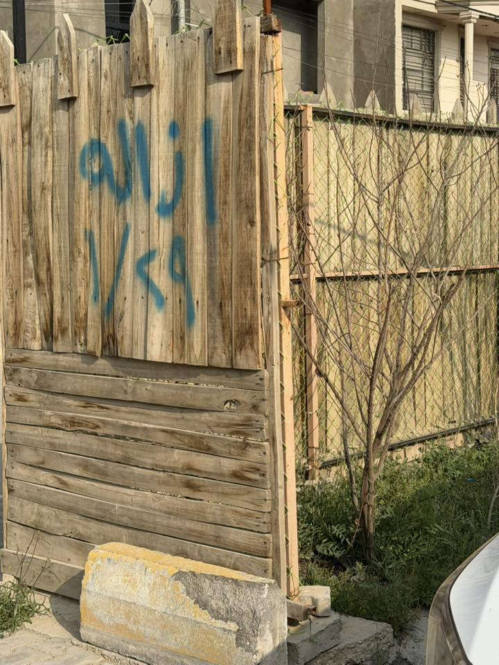 خشب وحديد للبيع وباب كامله   
***********@
