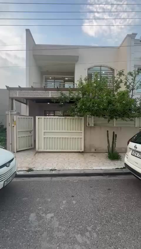 بيت للايجار منطقة فرمان بران 
قرب مدرسة السعاده العربية 
مساحه 150م طابقين فلات 
كاونتر مع البيت سبلت
يتكون مطبخ صاله استقبال غرفه نوم حمامات 
طابق ثاني غرفتين نوم حمامات 
حديقه كراج داخل البيت 
السعر 500الف قفل 
الاتصال ع رقم ***********
