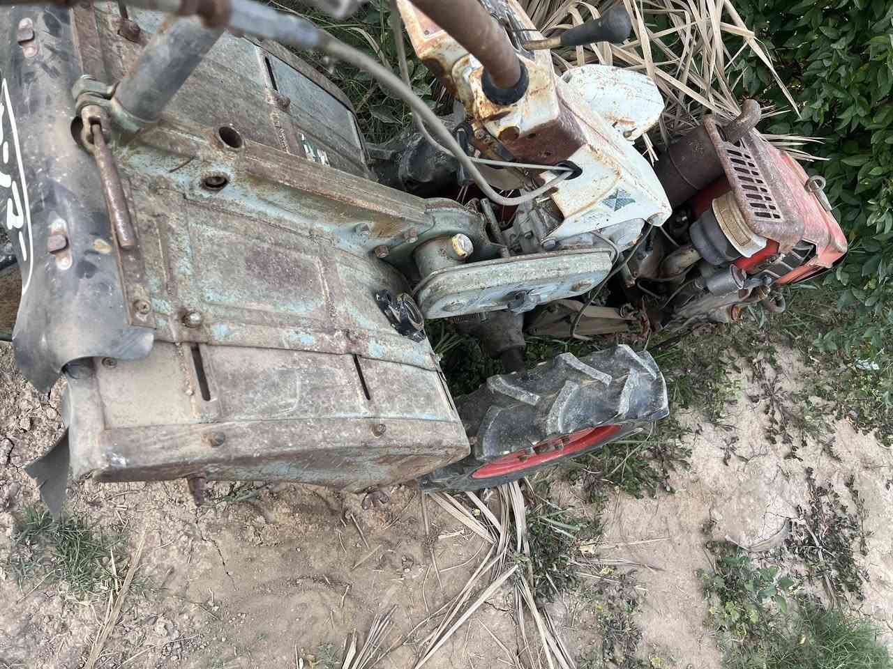 سلام عليكم يتوفر الات زراعيه رفاسه يدوي وتايرات مال كابوته 2 بستم 3 بستم وكذالك رفاسه مال كابوته 3 بستم والسعار خاص محركات ينمر هم موجود ***********
*********** الاستفسار اتصل واتسام موجود
