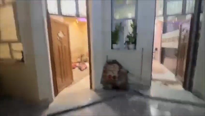 ياالله التفاصيل داخل المقطع بيت مفول ثلاث طوابق جديد بناء طابوق و كونكريت مسلح وليس بلوك ولا فربستون تريده هوه وثاثه تريده فارغ ومناسب المساحه 125 متر المكان من تدخل شارع المطحنه بتجاه الشط ثالث فرع على اليمين زراعي مشمول بتطويب مشتغلين بالمعامله وحالين موجوده بالبلديه مكلف بنشر رقم صاحب الدار 
***********@
