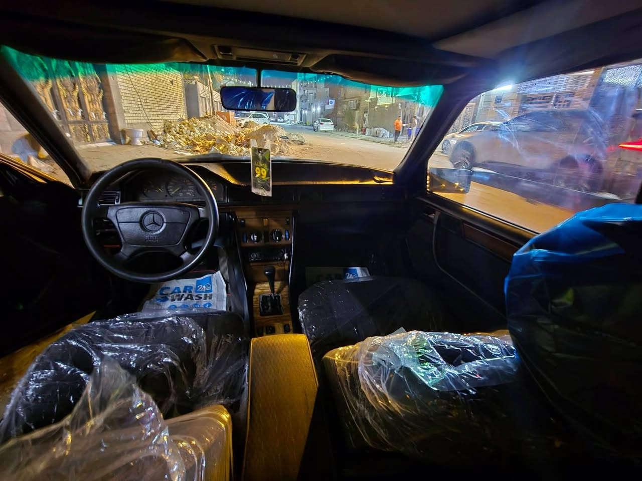مرسيدس دب بيبي
موديل 1992
محور مكينه 2500 VVT
سعر 57 ورقه وبيها مجال 
مواصفات جام كهرباء فتحه
كشنات كهرباء دعاميه AMG
 تبريد شغال السياره جاهزه
 رقم أنبار نكليزي بسمي مداور اي محافظة
 مكان السياره بغداد او نجف
للاستفسار ***********
