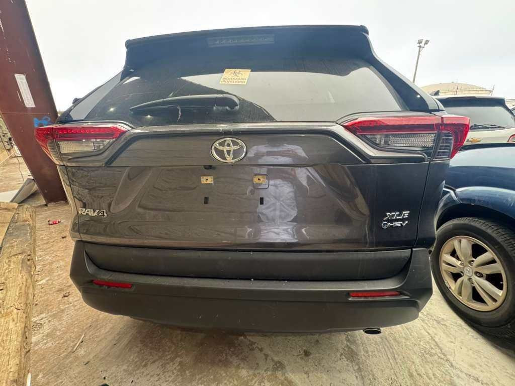 شهر تصل الحره راف هايبرد موديل 25 XLE حادث حلو السعر واصل الحره 163 تدخل شهداء لإتصال ***********
