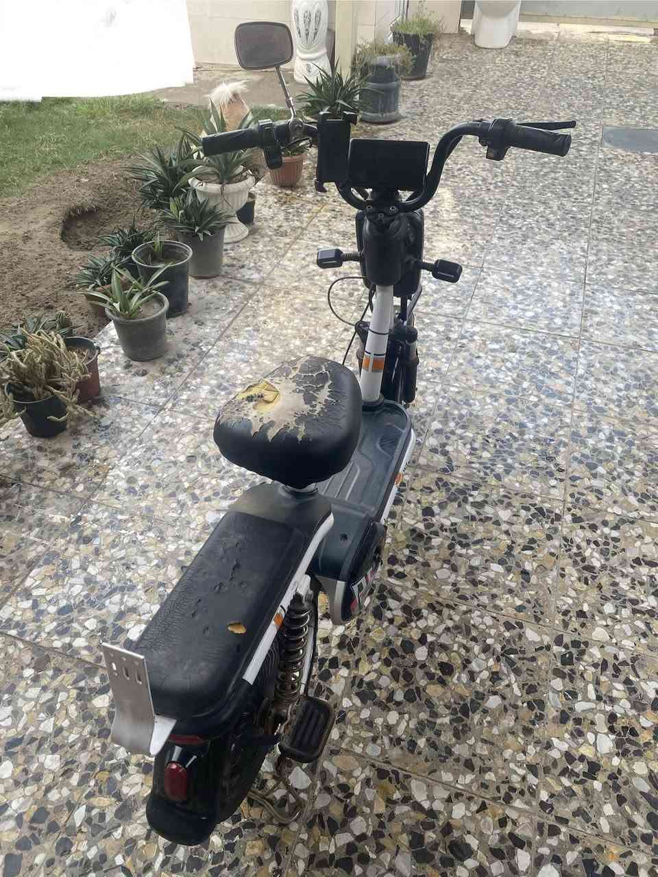 دراجة شحن للبيع 4بطاريات جديدة السعر 225 الف وبيها مجال للاتصال ***********
