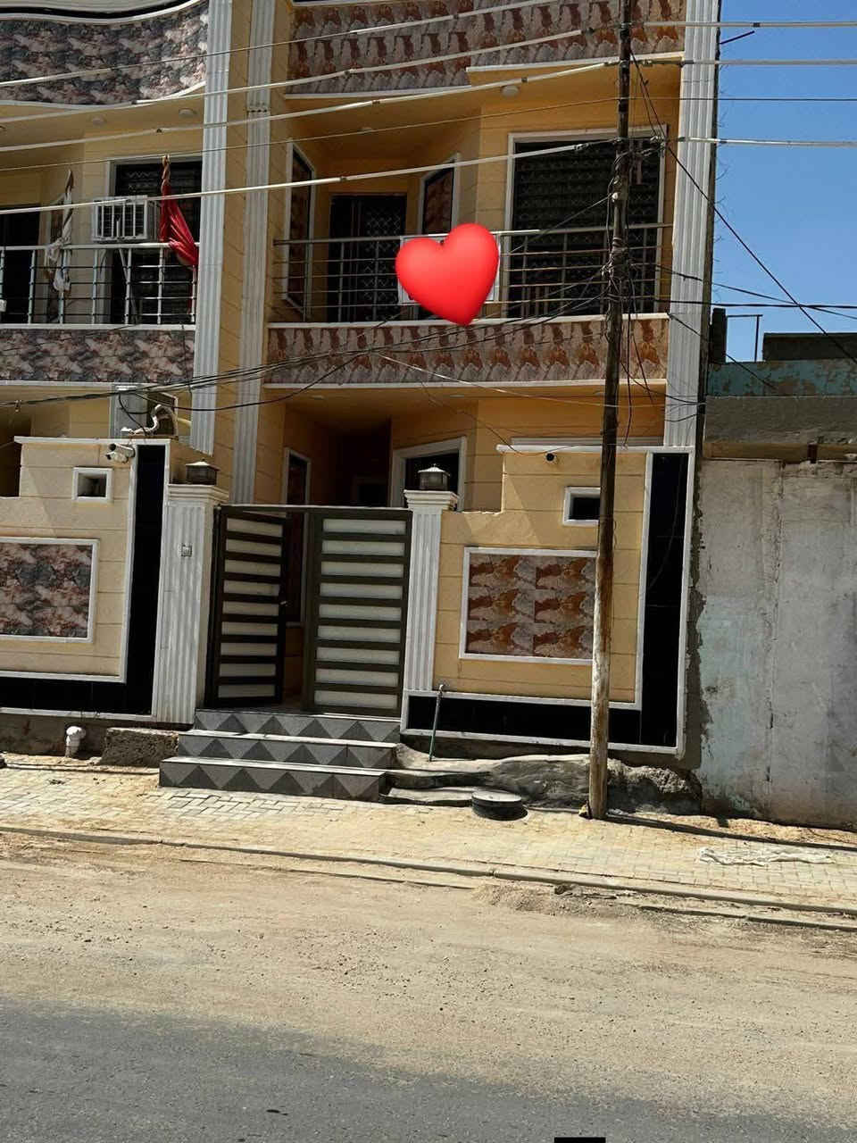 بيت للبيع قرب  قرب كليه الطب خلف مدرسه الاقصى مساحه ١٠٥ طابقين واجه ٥ يحتوي
٣ غرف 
وستقبال ومطبخ 
وصاله ٢
وصحيات ٣ 
الاستفسار ***********
