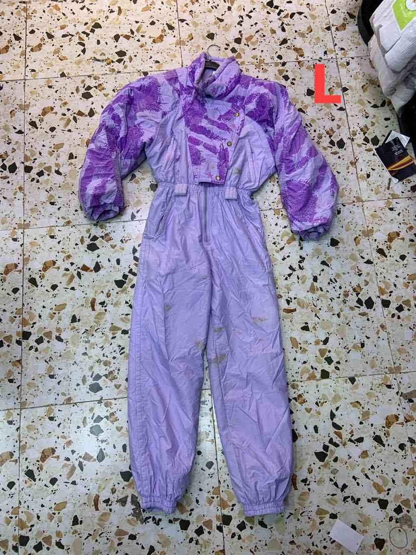 بدلات ثلج او سكي باله🟥
رجالي و نسائي ينلبس 
القياسات مكتوب عليهن 
الحجز واتساب ***********
