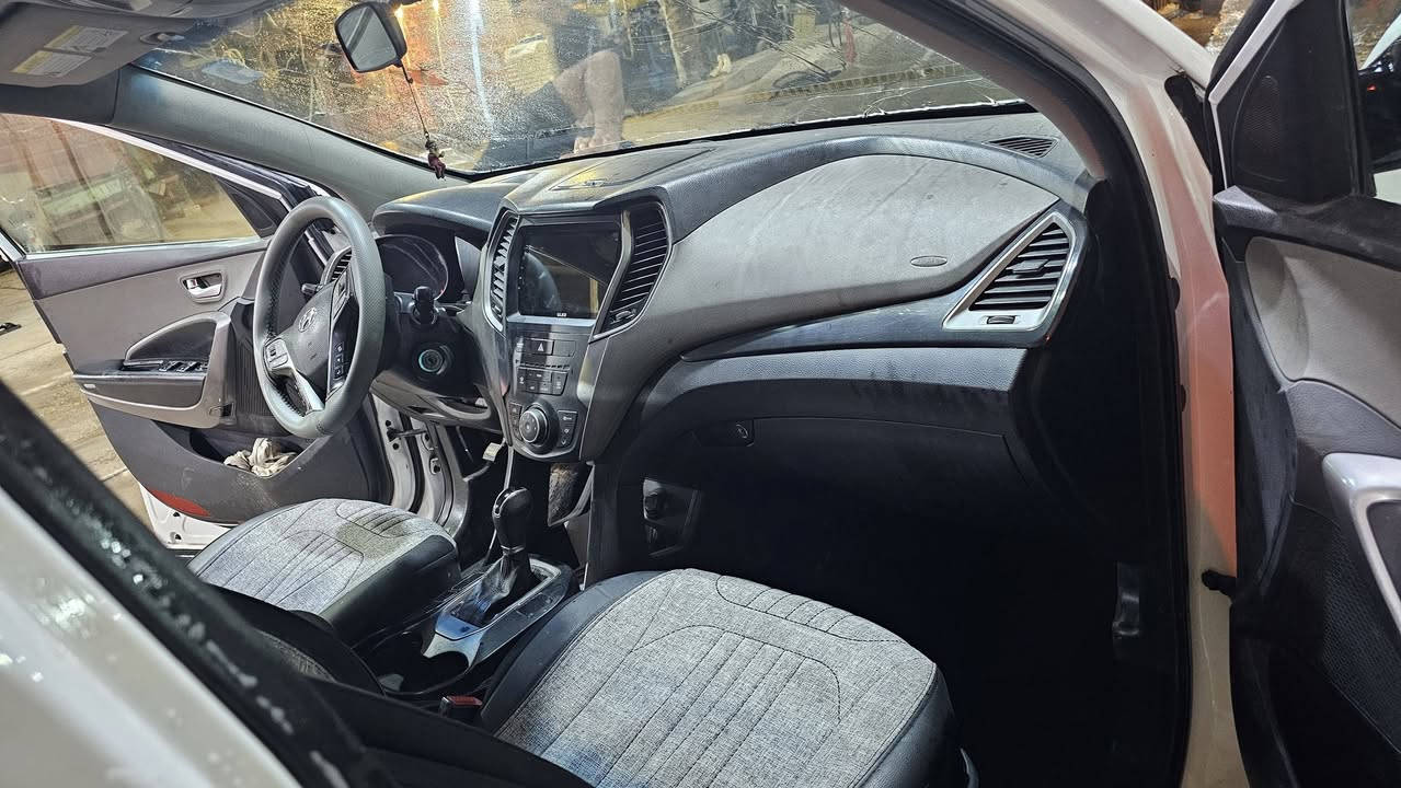 سنتافي ٢٠١٥ محرك ٢٤٠٠ ٥راكب
صوره الحادث بالصور موجوده 
بيع او مراوس السعر ١٥٠
رقم الهاتف ***********
