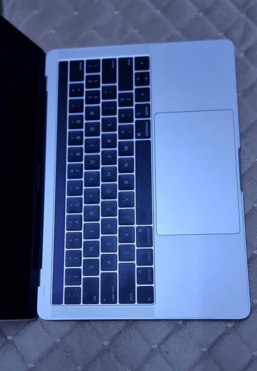 ماك بوك برو 1989 موديل19او18
طافيه ابيعها فحم وعاطلة يطلع صوت من تخليها ع الشحن بس ابيع فحم وعاطله مااعرف مواصفاتها بالضبط
سعرها (  130 الف )
بغداد/مدينة الصدر/***********
