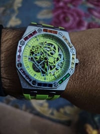 ساعة • واتساب