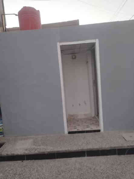 دار للبيع مساحه ميتين متر رابع دار عن الشارع العام غرفتين نوم مطبخ حمام تواليت صاله  طرمه مجمع صحيات خارجيه وداخليه ترك خلفي فارغ مابي اي نقص جمعيه طوريج شارع ام البنين السعر 110 مليون للتواصل مع مكتب الجراح للعقار ***********
