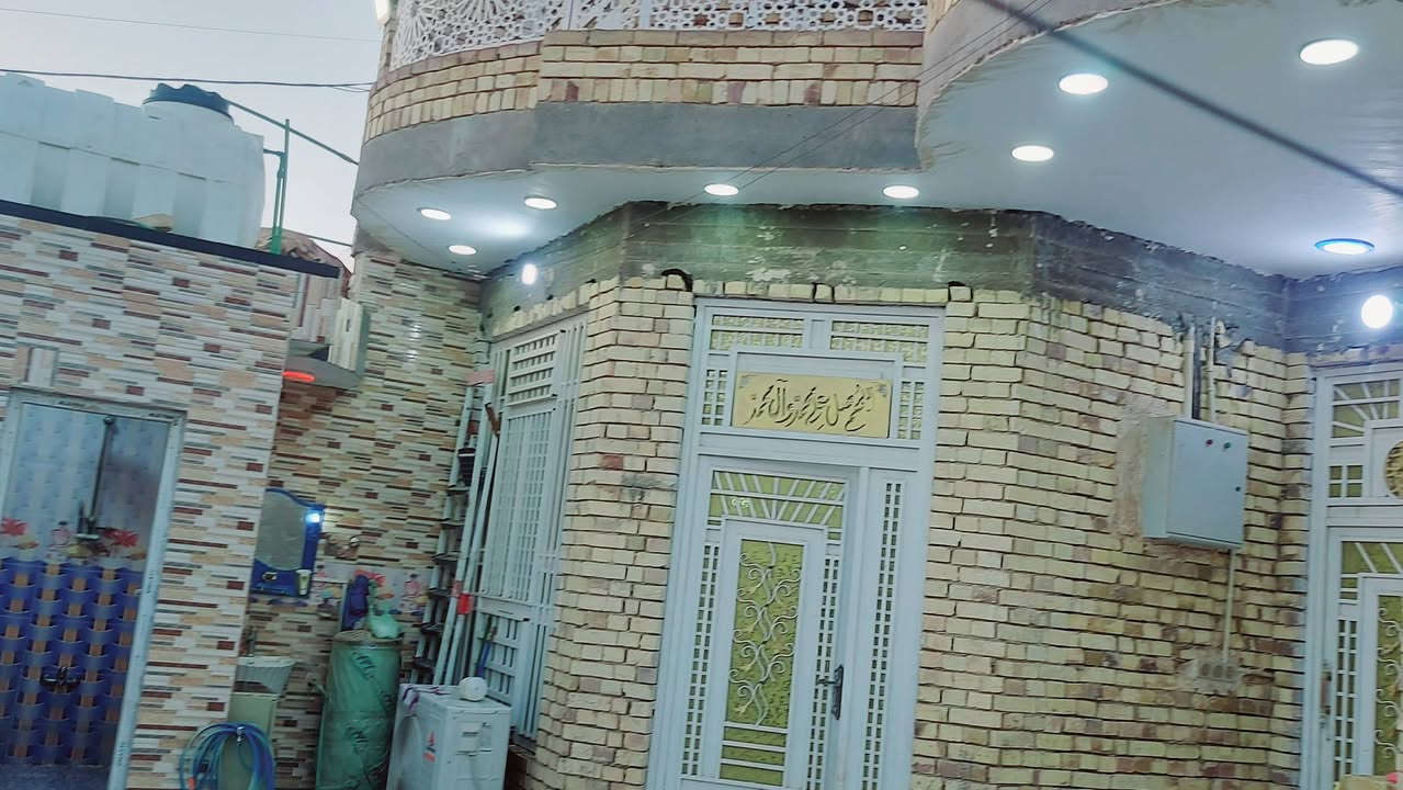 سلام عليكم 

 بيت للبيع مساحه ٢٠٠م

طابو زراعي  كل خدمات تكاملت من ماء وكهرباء وكيبل ضوئي 

 مكانه كاع راجي ابو احمد

 بيت جديد بناء درجه أوله

 بناء كله طابوك صب كونكريت

 يتكون الأول  من 

ديوانيه ومطبخ وصاله وغرفتين وصحيات ومنور وطارمه جبيره بيت جاهز عله اخر حبايه

الطابق الثاني هيكل واصل للسقف يتكون من 

٤غرف نوم وصاله وحمامات 

 وخدمات بيه ماي خطين  وكهرباء المحوله بلباب وكيبل ضوئي كامل

سعر البيت [[٩٠]]وقابل للتفاوض 

لاستفسار مراسلة الحساب أو الاتصال على الرقم

***********
