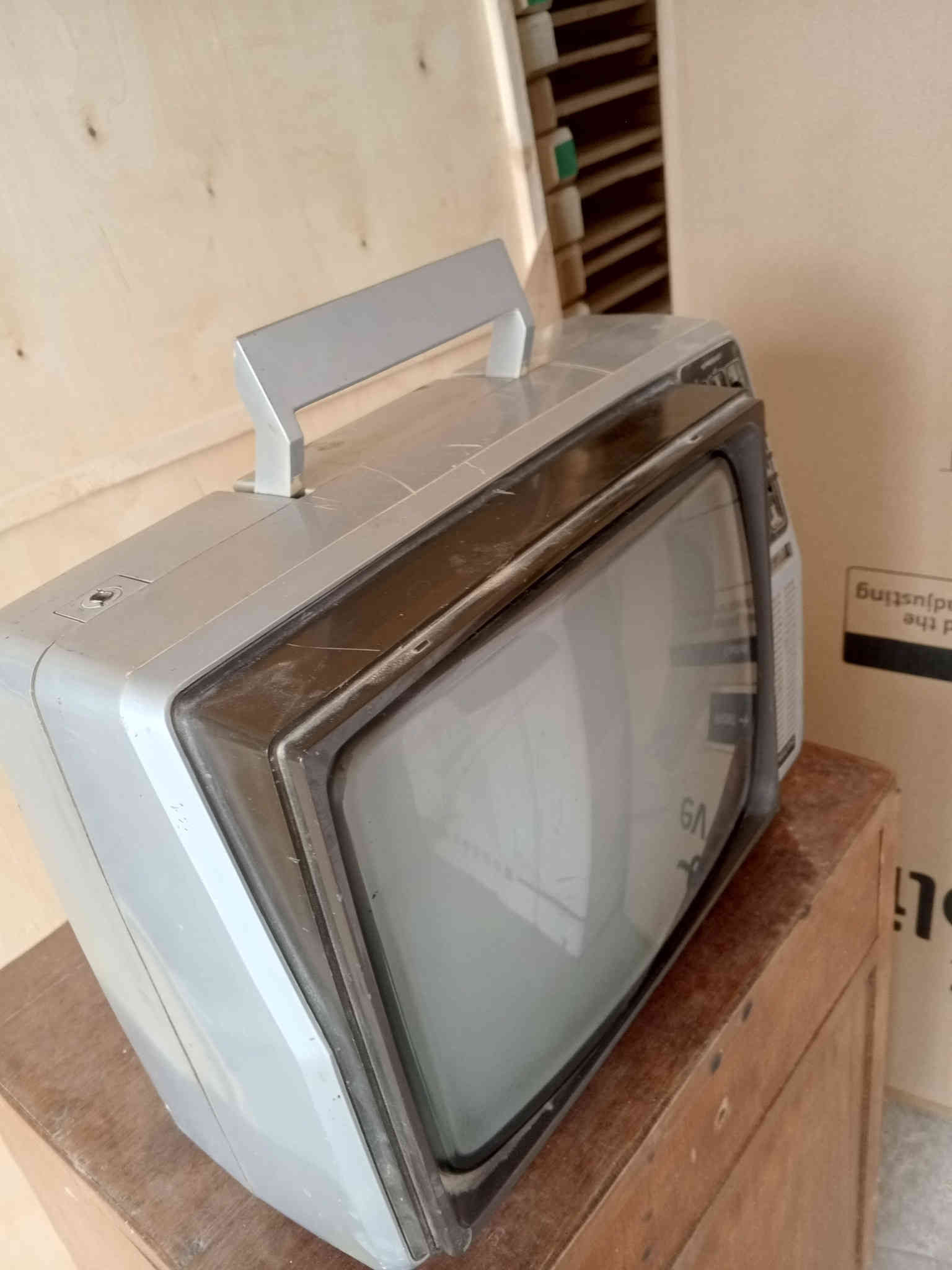 معرض تكريت للاثاث المنزلي للجمله والمفرد
تلفزيونات قطع حيل نضيفات العنوان تكريت شارع الزهور لحولي مقابل مدرسه كنوز لهليه مجاور مجمع رداد للنشائيه 
سعر لقطعه ١٠٠ الف 

للاستفسار الاتصال على الرقم الهاتف او مراسله ع واتساب 
***********
***********
