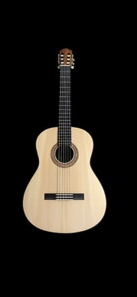 للبيع كيتار Yamaha C40M أصلي، استخدام خفيف جدًا وحالته ممتازة. وياه جن...