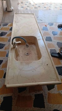 سنك قياس مترين ونص سعره ب٦٠ بي مجال مكاني غزاليه شارع المركز 077490062...