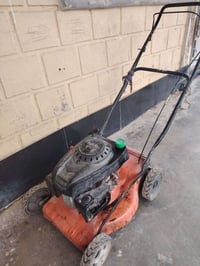 للبيع مكينا حدائق جاهزه للبيع السعر ١٥٠  أو بيها مجال الاستفسار على هذ...