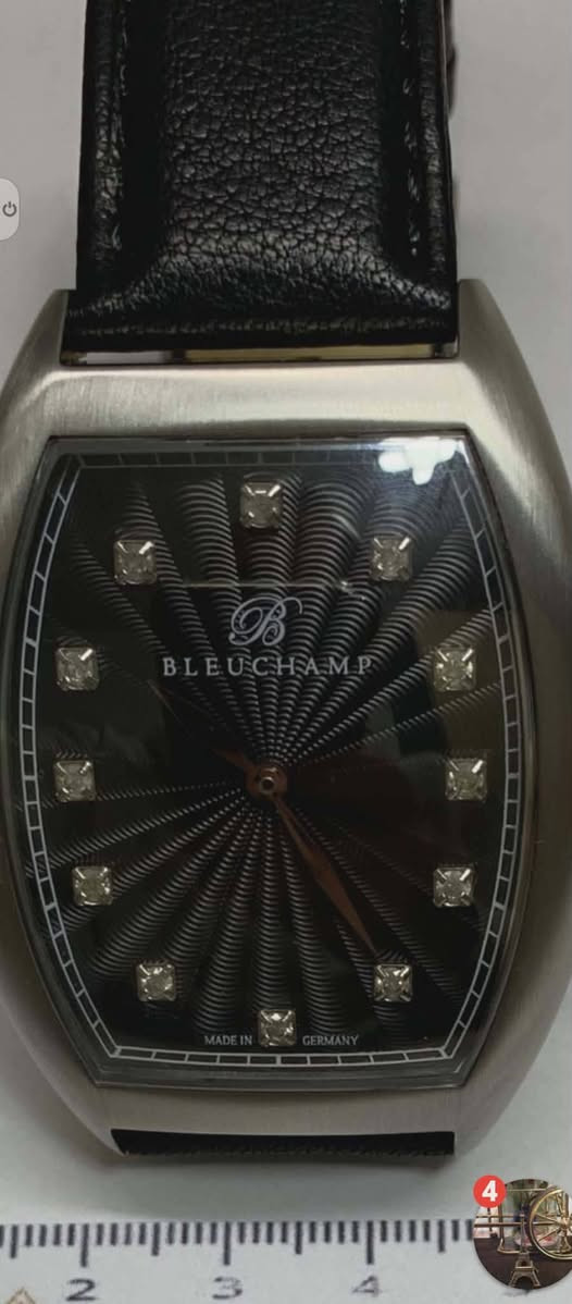 ساعة فاخره ونادره صناعة المانيا يدوي . صناعة محدوده رقم 6 من 99ساعه صنعت فقط.  ساعة ميكانيكيه تعمل على حركة اليد.ساعة مرصعه بالالماس الطبيعي الاصلي.عدد الالماس 12 .وزن الالماس 0.36 ct قيراط. .جلد الساعه طبيعي 100%.الساعه جدا جدا.نضيفه.الساعه معها شهاده.للمهتمين والجادين.بالشراء السعر.المطلوب 850 دولار.بيع مستعجل. التواصل مع
*********** واتساب
