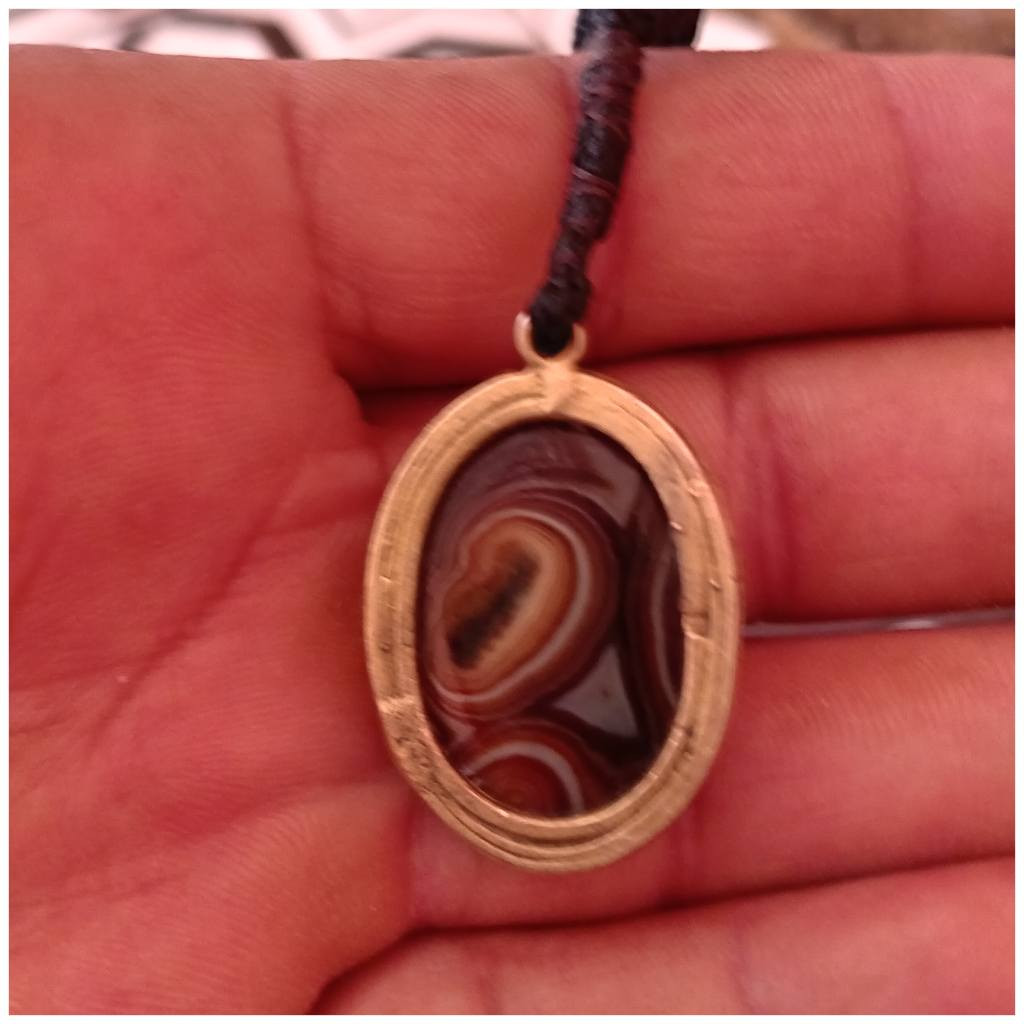 نوادر الحجر الداودي الاحمر مصور رباني داير القلاده نحاس العنوان ناصرية السعر على الخاص رقم الهاتف *********** ناصرية, ذي قار
