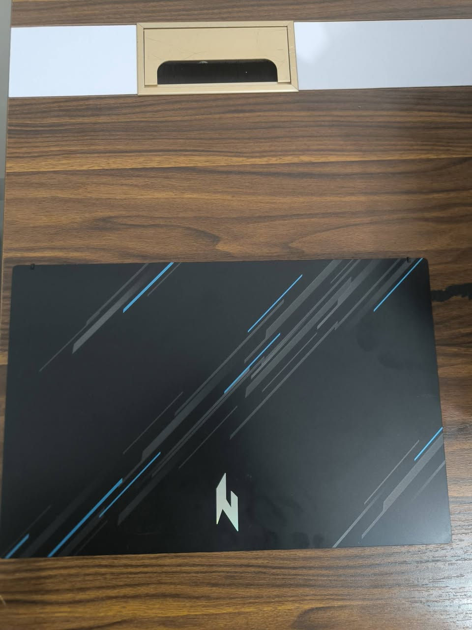 Acer Nitro V 15 (ANV15-51)
CPU: Intel Core i5-13420H (13th Gen)

GPU: RTX 4050 6GB

RAM: 16GB DDR5

Storage: 512GB NVMe SSD

Display: 15.6" FHD IPS, 144Hz
السعر 980 الف دينار 
جديد مشحون بس ١٩ مرة استخدام يومين
للاستفسار. ***********

