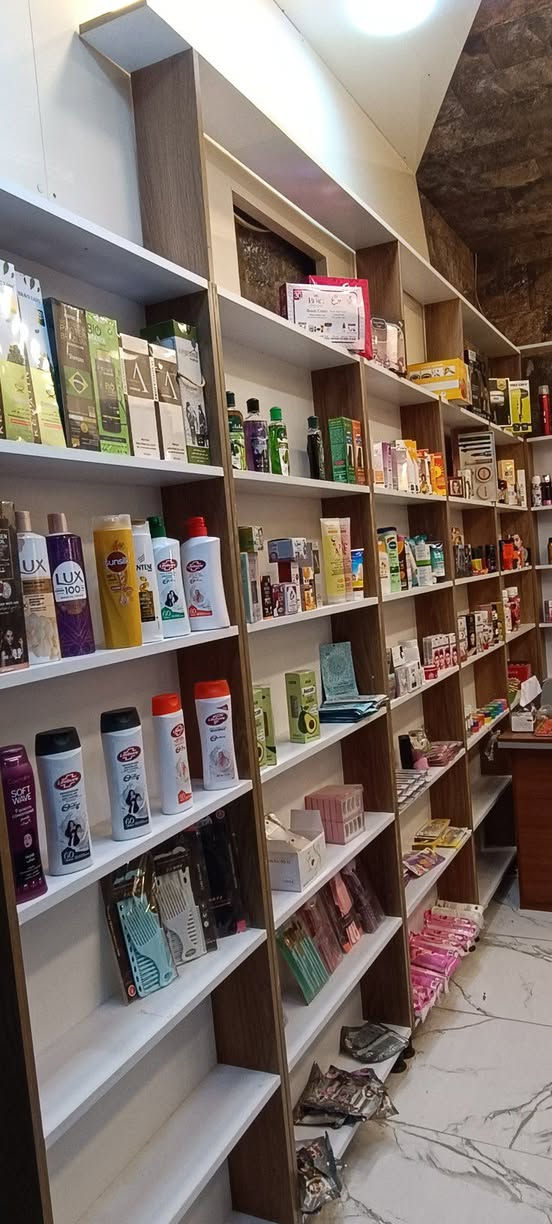 #من_الموصل للبيع مستعجل بضاعه كوزمتك مع رفوف جديده مستعمله شهر واحد فقط بسعر مناسب
#للاستفسار واتساب ***********
