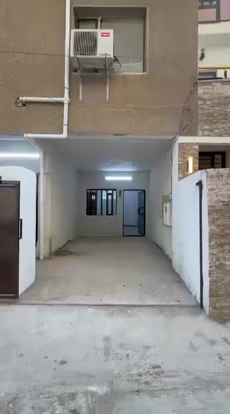 مشتمل للايجار مساحته ( ١٥٠ متر ) يحتوي على ( ٢ غرف نوم ) وهول ومطبخ وخدمات (بي كراج سياره ) الاعظمية قرب مستشفى النعمان ( ايجاره ٩٠٠ ألف )للحجزوالاستفسار***********
