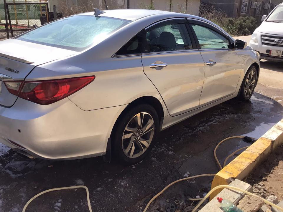 السلام عليكم 
سوناتا للبيع موديل 2011
وارد امريكي 
فول مواصفات فتحة قماره بصمه 
 تبريد شغال 
تدفئه كشنات جلد  كهربائيات 
سياره مكينه وكير جاهزات 
خير من لله مال بيت 
لا مال خط ولا مال تكسي 
رقم مشروع وطني  انكليزي 
مداور ثاني يوم  صلاح الدين  رقمها 
مكاني بلشطرة ناصريه  السياره سعرها 85  وبيها مجال للشراي 
***********
