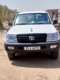 للبيع لاندكروزر مونيكا موديل 2001 بيها صبغ جاملغ الامامي الايسر ونص من...