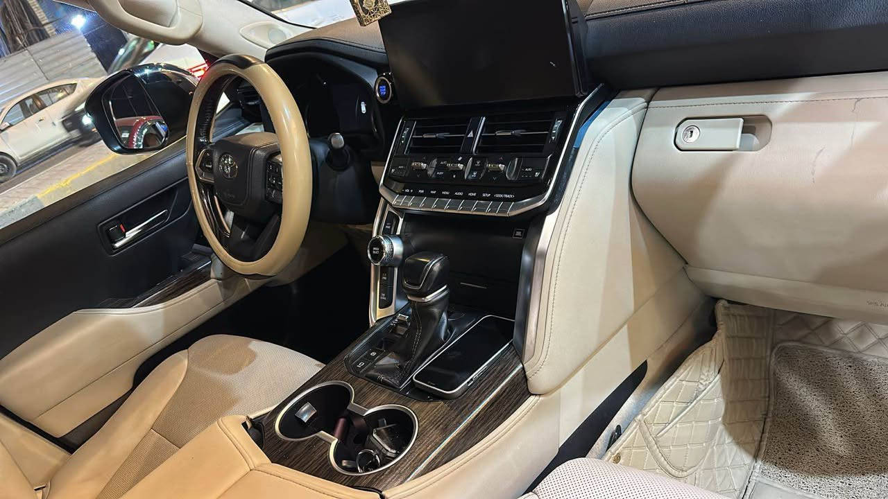 السلام عليكم
 لاندكروز  (VX).   موديل 22 
 ( بريم ) تنفس طبيعي
فول مواصفات 
3 شاشات ((تطبيق))
6 :: سلندر  محرك  عادى 
(جديدة جدا )بحالة الوكالة  
ماشيه(  57 )الف كيلو
جنطة كهرباء 
تبريد كشنات
كراسي كهرباء 
سلايت
تشغيل  عن بعد 
مكبرات JBL
 
السعر 63/500 / 6 شدات و35 ورقه

العنوان ::: بغداد الاعظميه ( شارع الضباط)

الاتصال على االرقم *********** بغداد, العراق
