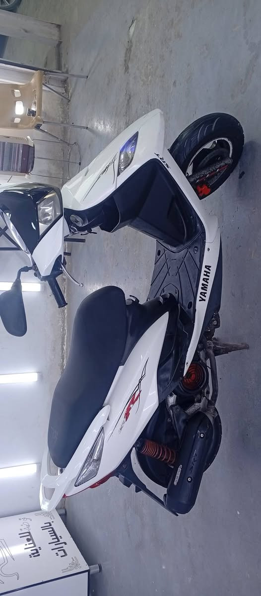 ثعلب جيتي ار فحل لون ابيض صدفي
دراجه احلا من الصور محرك برغي مامفتوح منه كفرات جديدة ختم واحد نگرة بكل وكت دراجه مداريها محرك بالجيس تتعب تكول عليها جديدة الدراجه بدون مراوس فقط بيع الشراي يتصل والي يعجبه يجيب 10 فيترية وياه ويجي  وهذا رقمي *********** عنواني الدولعي الخطيب الزراعي
