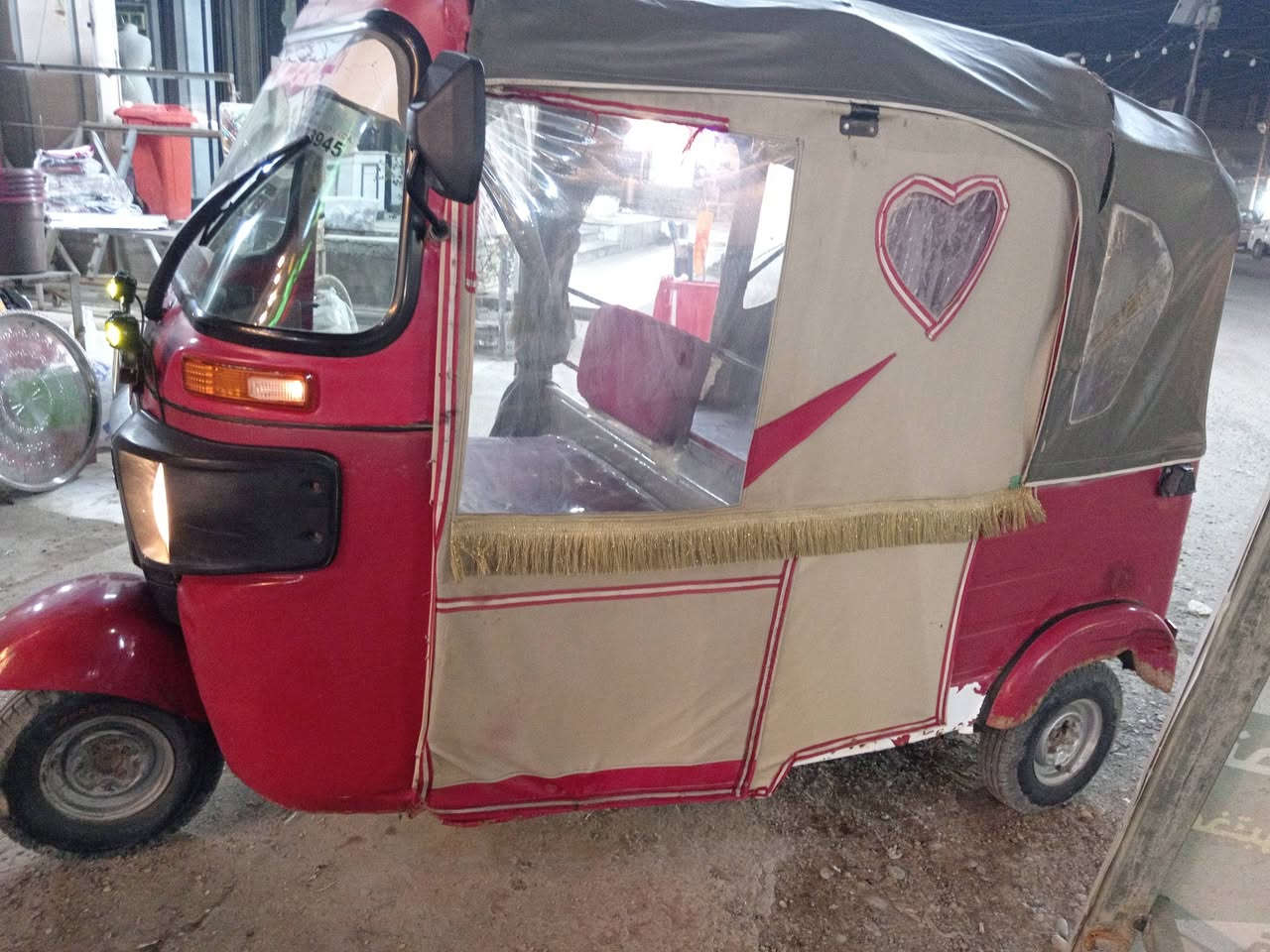 السلام عليكم تكتك رقم انكليزي وسنويه موديل 18 جاهزه لاتبخير ولاتنقيص وتخم تايرات جدد ومكفوله من اي ظربه العنوان سبع البور (***********)
