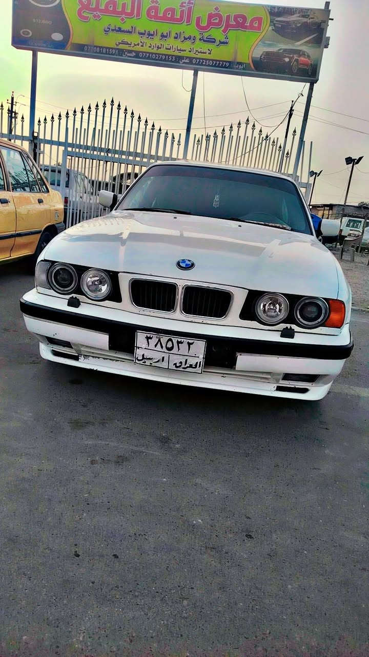 السلام وعليكم للبيع بي ام 525موديل 92رقم اربيل تريد وكاله تريد تحويل بكيفك السياره أحله من الصوره مال جناي تخم تاير صدر خلفي امامي جديد كير مكينه خير من الله تبريد ثلج بيها جاملق فقط مكاني بغداد التاجي سبع البور السعر 48 وبيها مجال ***********كورك ***********
