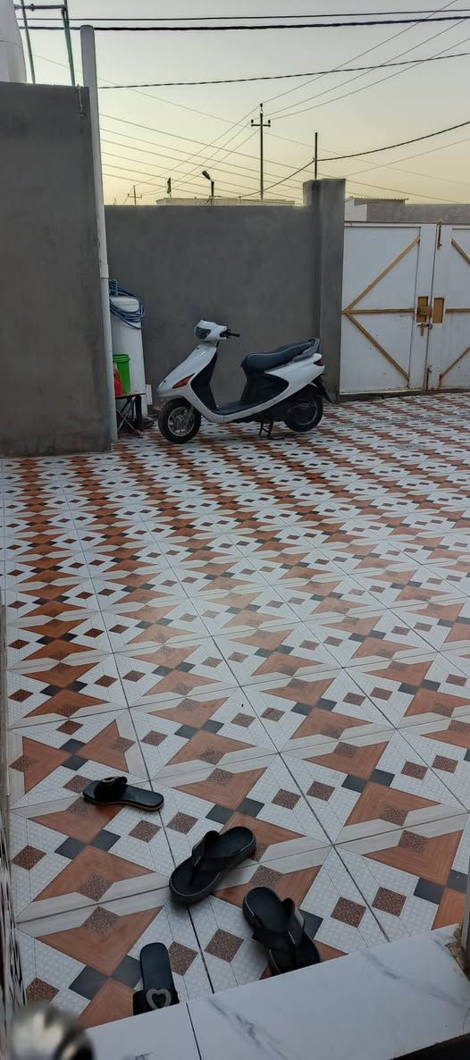 السلام عليكم بيت للبيع خلف عمارات الزيتون المساحه 220يحتوي عله غرف ثنين وستقبال صحيات داخل وخارج بناء طابوك وبلوك بيت جديد السعر اتصل ***********
