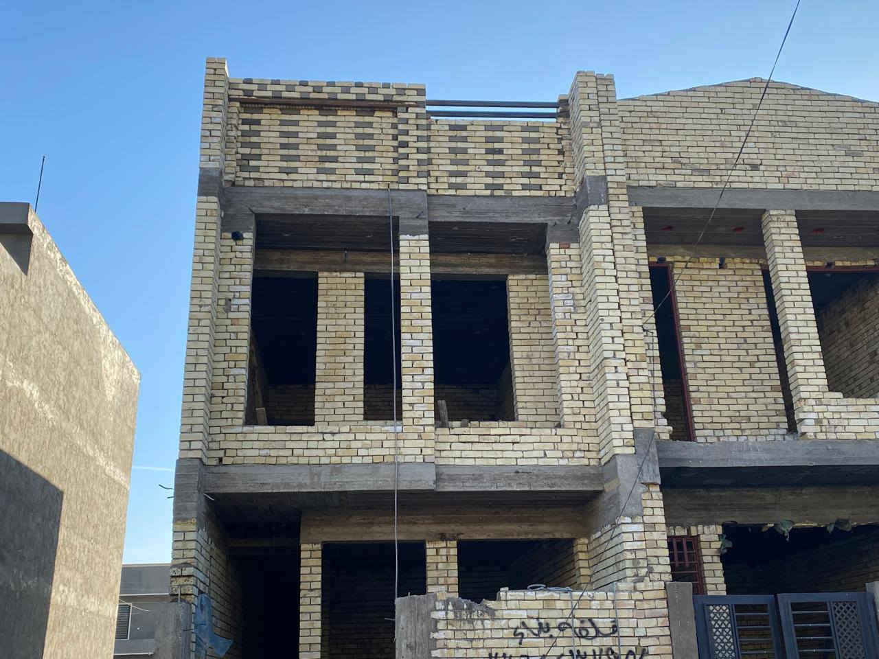 خلفه بناء درجه اولى ستلام مهندس. نشارت لمونه بقالب على دبل قطعي بسعار مناسبه تصل *********** ودلل نشتغل جميع مناطق بغداد 
مكاني بغداد

