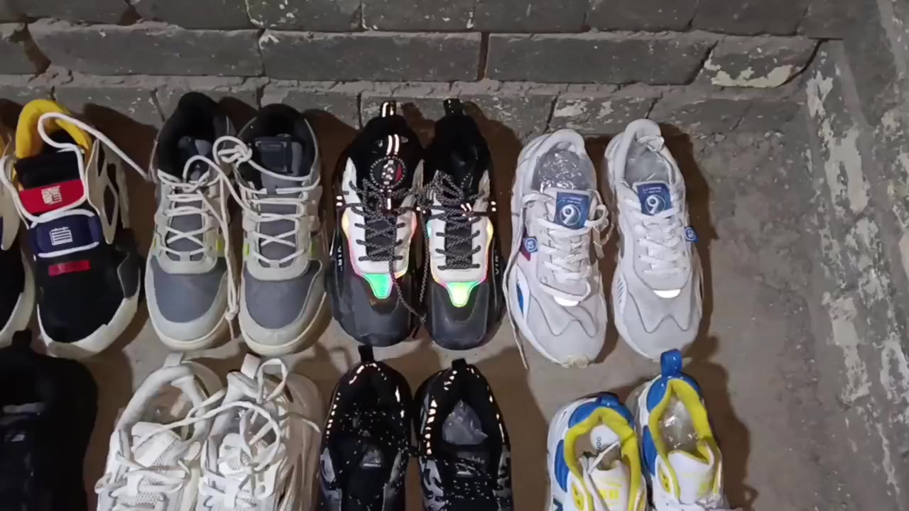 السلام عليكم
 من رخصة الادمن والاعضاء المحترمين
شليف يحتوي على 30 قطعة 
التفاصيل داخل الفديو


**إذا كنت صاحب هذا الإعلان وتريد حذفه لأي سبب، رجاءا أرسل رسالة إلى الدعم الفني**