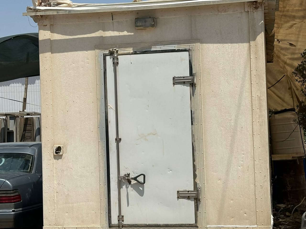 حاويه 6 متر للبيع سندويج 10 بيها جهازين بطحي 7 ونص و6 مكانها ناصريه  ***********
