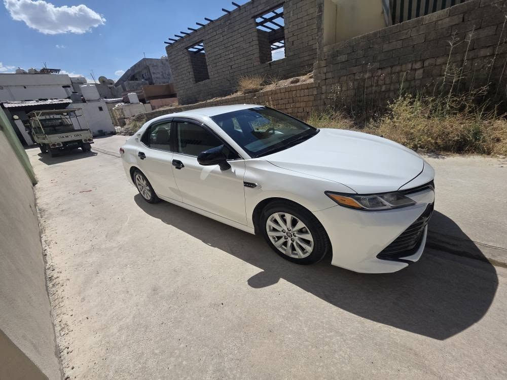 تويتا كامري ٢٠١٩ مواصفات le سيارة جاهزة على اخر حباية برغي نقص ماتلكه بيها تواير جدد طخم جديد كماليات فول باتمان مراوس مع نيسان التيما او كورلا من ٢٠١٦ الى ٢٠١٩  لون ابيض او سلفر فقط سيارة شرط تحويل سنوية ورقم جديد  للاستفسار ***********....*********** السعر ١٨٠ ورقة وبيها شوي مجال للطيبين زاخو, دهوك
