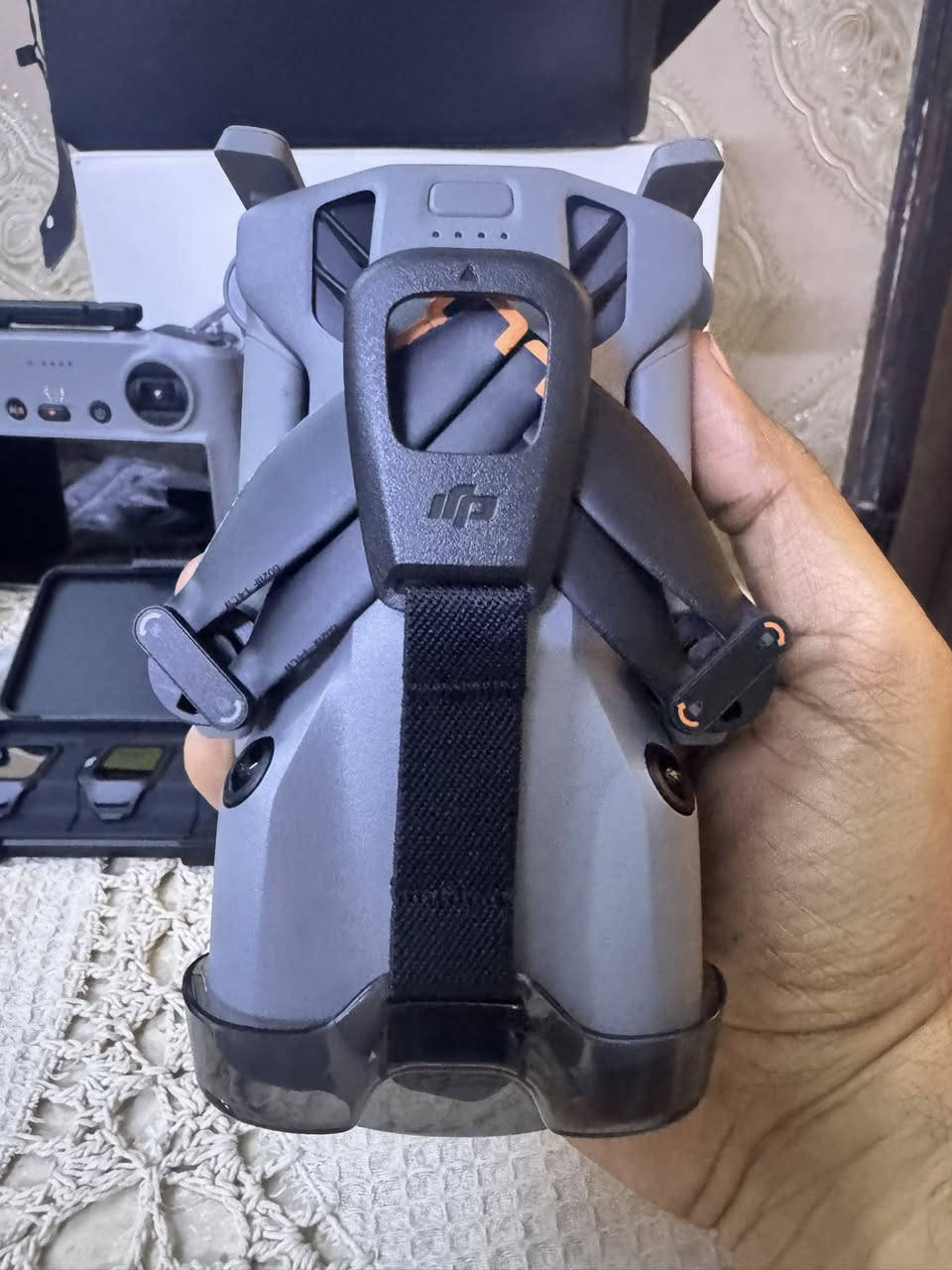 السلام عليكم ورحمة الله وبركاته
يتوفر درون dji mini 5 pro نظيف جدا جدا جدا 

كومبو بلص كامل الملحقات 

بطاريات عدد ٣ 

شاحن ثلاثي 

ريش احتياط 

جنطة 

للحجز او الاستفسار مراسلة ماسنجر او واتس اب على الرقم ***********
