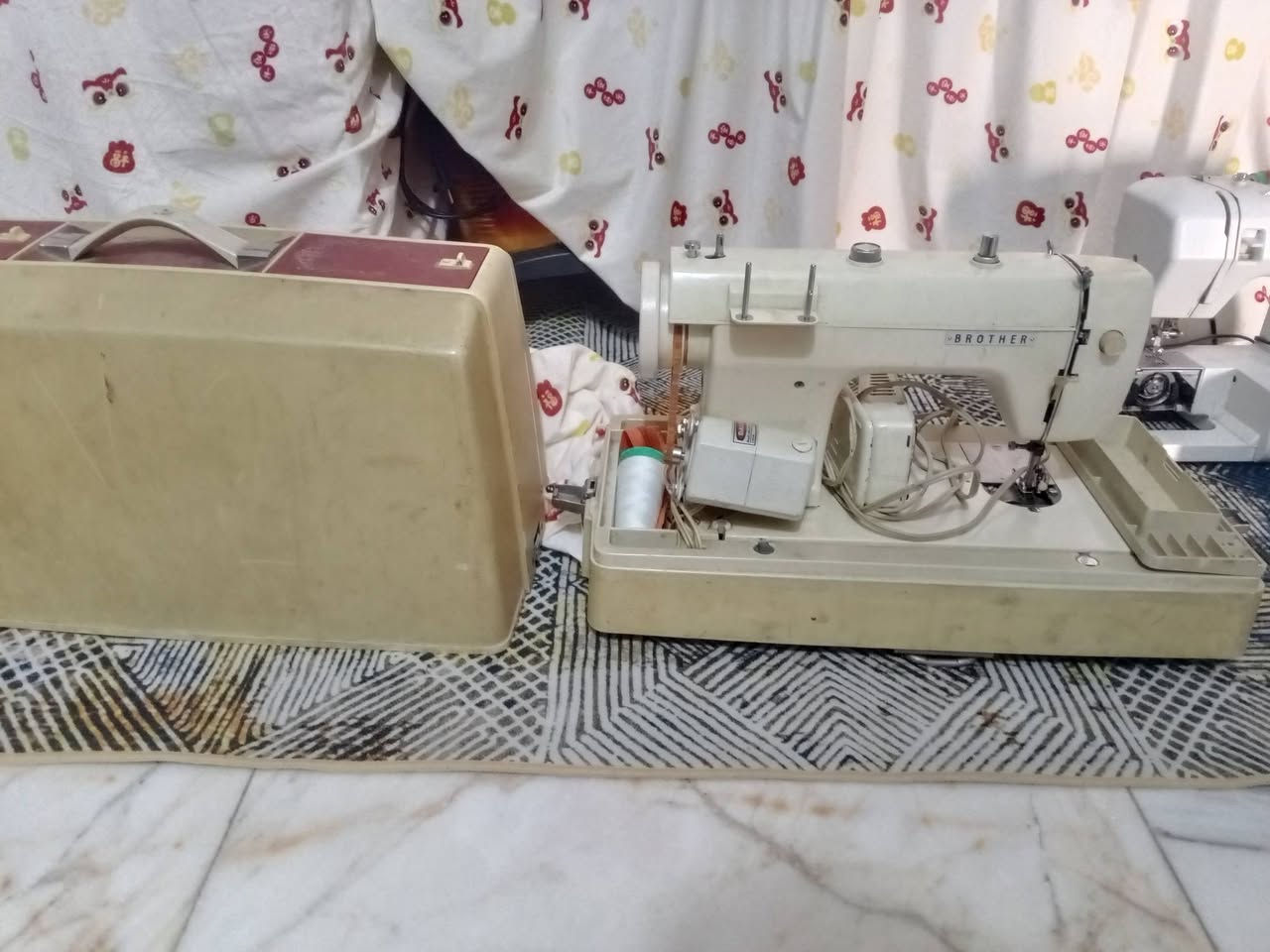 غراض بيت للبيع نظافه فوول الشراي يراسلني واتساب وبيه خير ويدلل ***********
