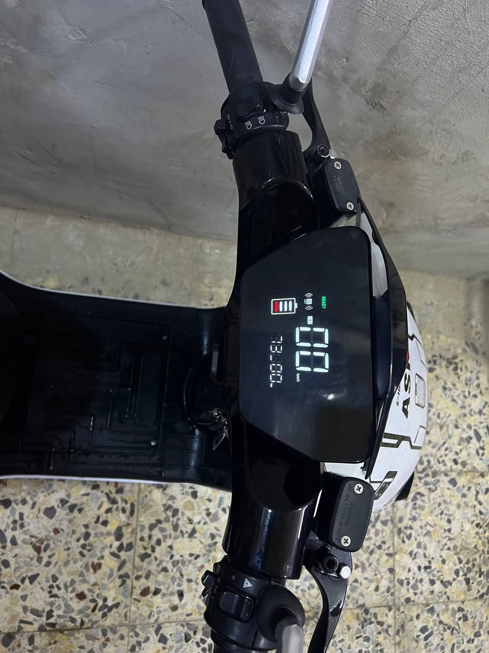 سلام عليكم دراجه سكنس موديل 2025 رياضي نظيفه جدا .
6 بطاريات كبار شركه ضمانك شهر ..
نظام 4 سرع .
تشغل بصمة عدد2 +كرت شاشه .
بلوتوث صوت عالي جدا .
نظام رجوع لخلف R.
سرعه 99.
السعر 680 .
مكاني ابو غريب مجاور مجمع بدور بغداد السكني واحد اذاز .
***********
*********** متوفر واتساب
