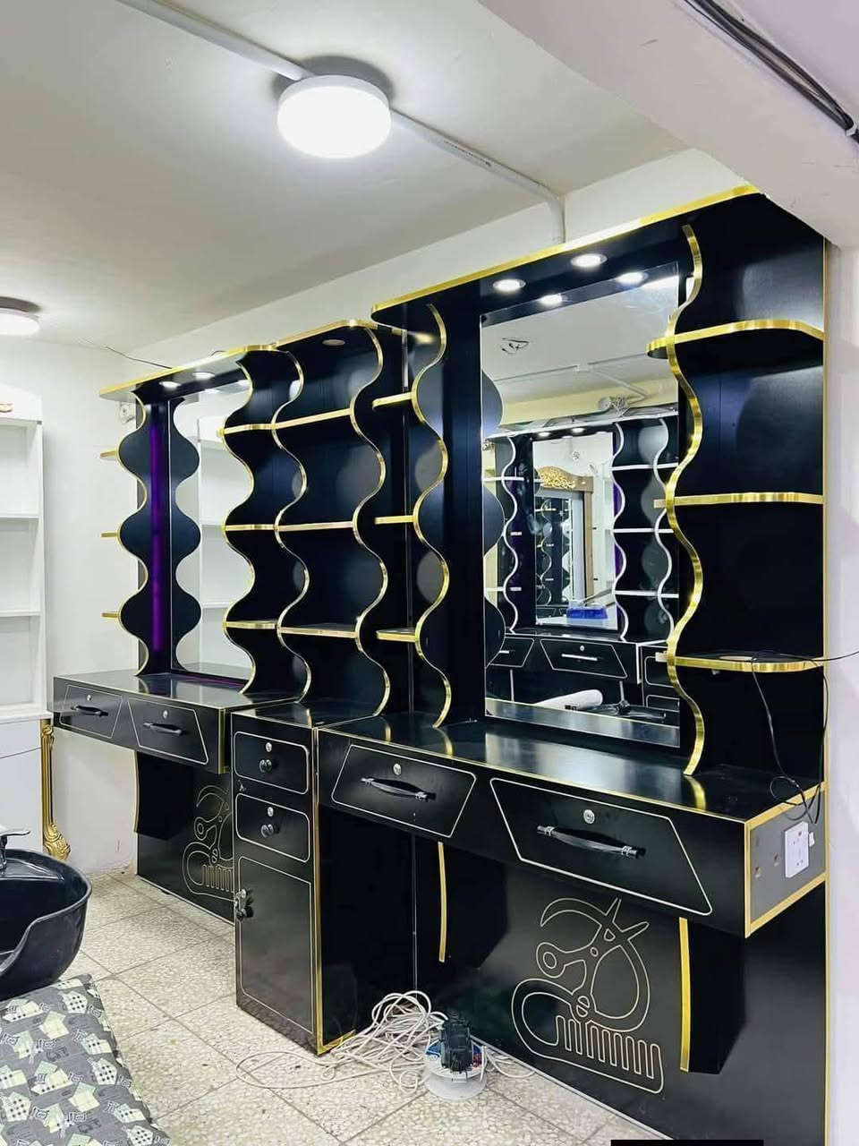 من المعمل إليكم مباشرة.. الجودة والتميز في عالم الحلاقة! 💈✂️
هل تبحث عن الفخامة والمتانة لصالونك؟ نحن نوفر لك أفضل أنواع كراسي الحلاقة المصنعة بأعلى معايير الجودة وبأسعار المعمل المنافسة.
✨ خدماتنا تشمل: 
✅ تجهيز صالونات الحلاقة رجالي و نسائي أنواع كراسي الحلاقة (رجالي - نسائي).
✅ كراسي "كيفيت" (Comfort) المريحة.
✅ شازلونات غسيل شعر وتجميل.
✅ صيانة شاملة لجميع أنواع الكراسي القديمة والحديثة. 
📍 الموقع: كربلاء المقدسة حي العامل. شارع المستوصف. 
🚛 الشحن: يتوفر شحن سريع ومضمون إلى كافة المحافظات .  
للتواصل والاستفسار:
📱 واتساب:  ***********.  عبدالله. ***********.    حيدر ***********. .    أركان ابو علي   ٠
