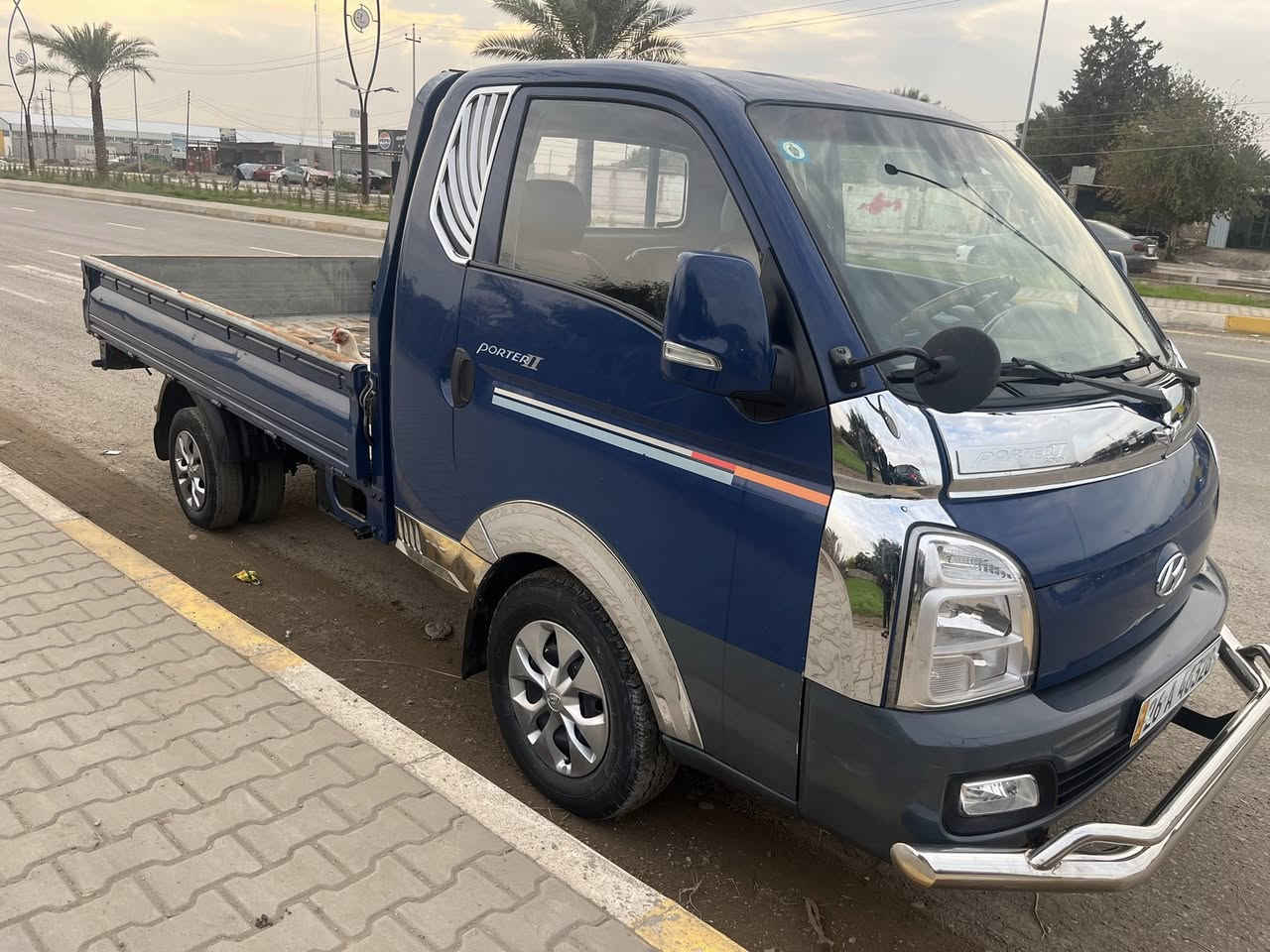 السلام عليكم كيا بورتر 2018 فول وربع بيهه ضربه خفيفه بل بجم ومن كوريه الربع مالت السايق والباب مبدل نفس الون السعر 120 وبيهه مجال ***********
