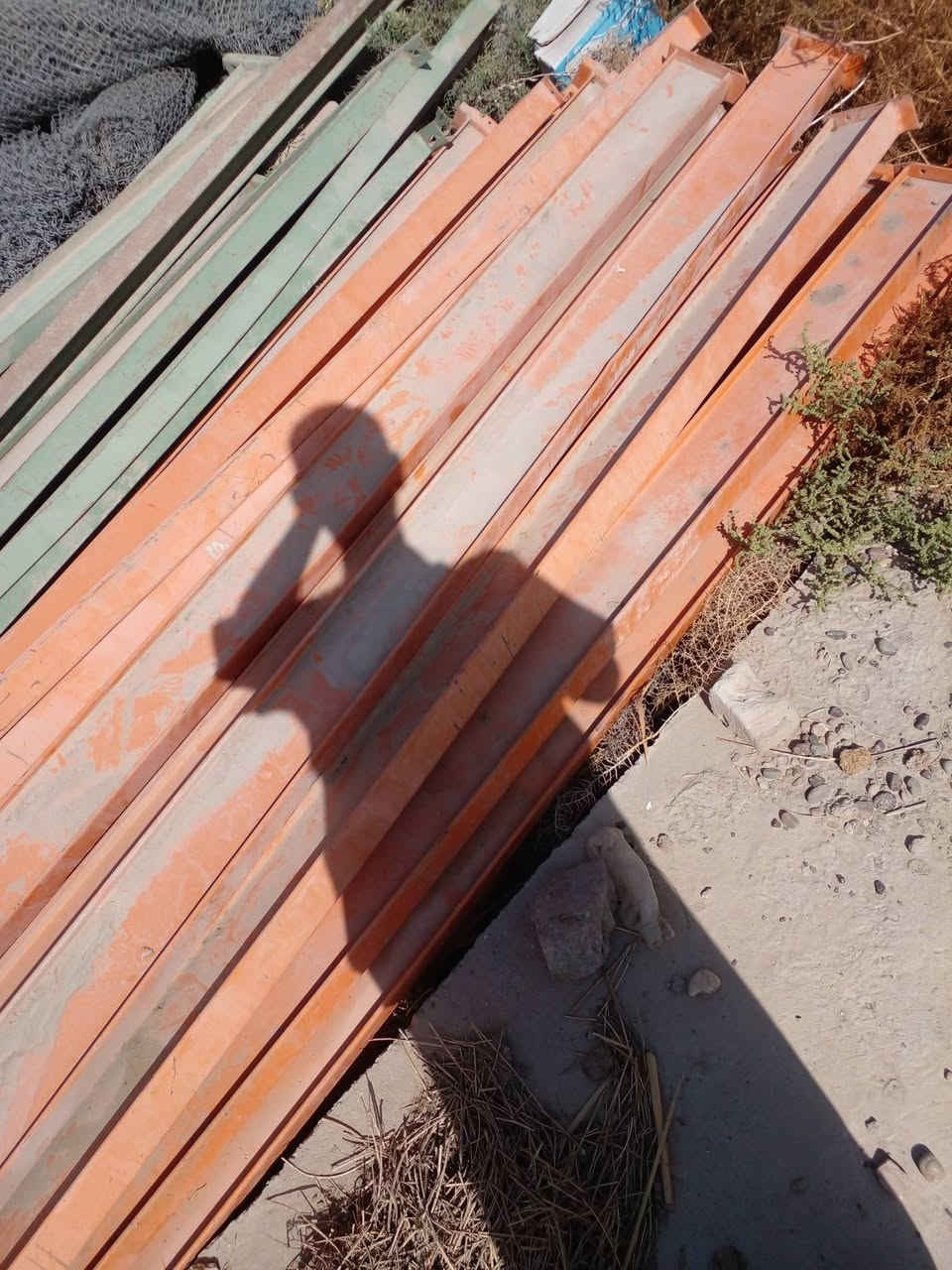 السلام عليكم يوجد سيم شكل قديم ٢٠ لفه مع شيلمان مال جملون مستخدم بس نضيف  / ***********
