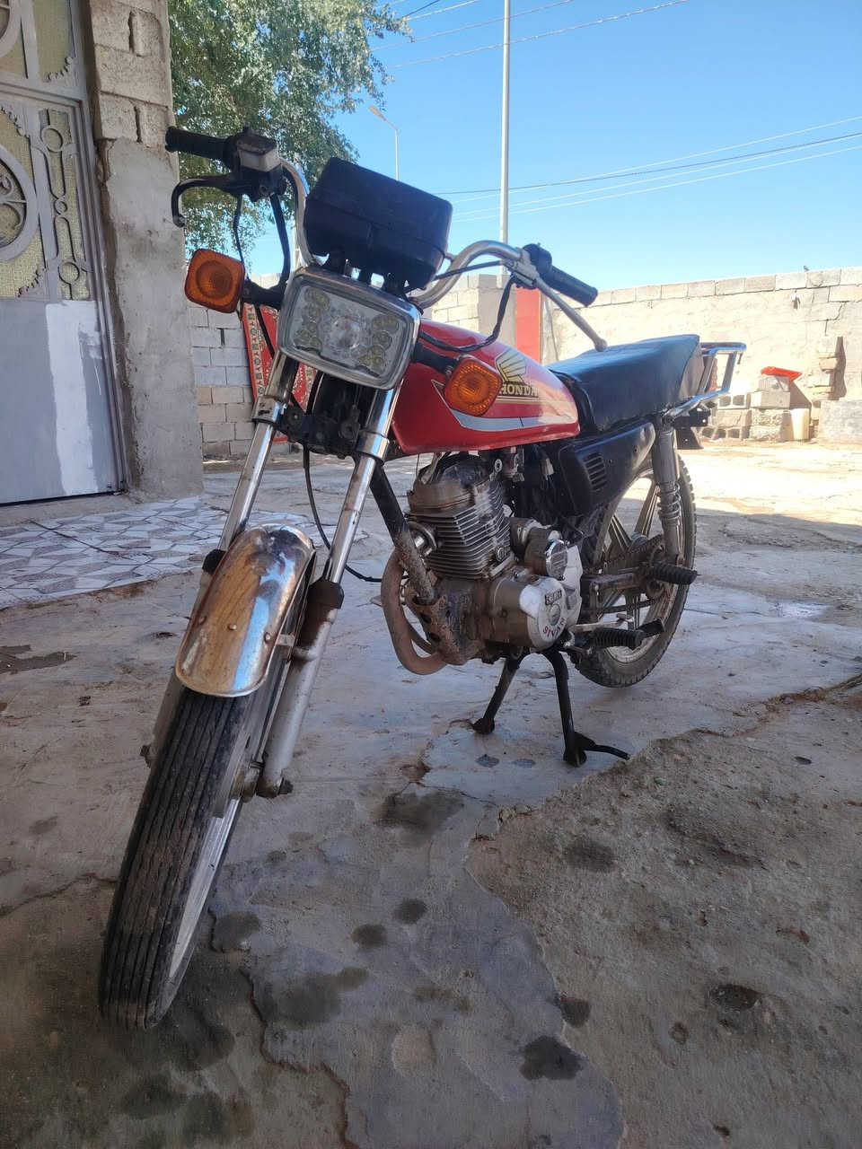 سلام عليكم ورحمة الله وبركاتة دراجه للبيع سيفان اوراق سكنر بيهاا خيط تبخير كهربائيات شغاله سعر 400 وبيهاا مجال العنوان ميسان الكحلاء ناحيه بني هاشم ***********
