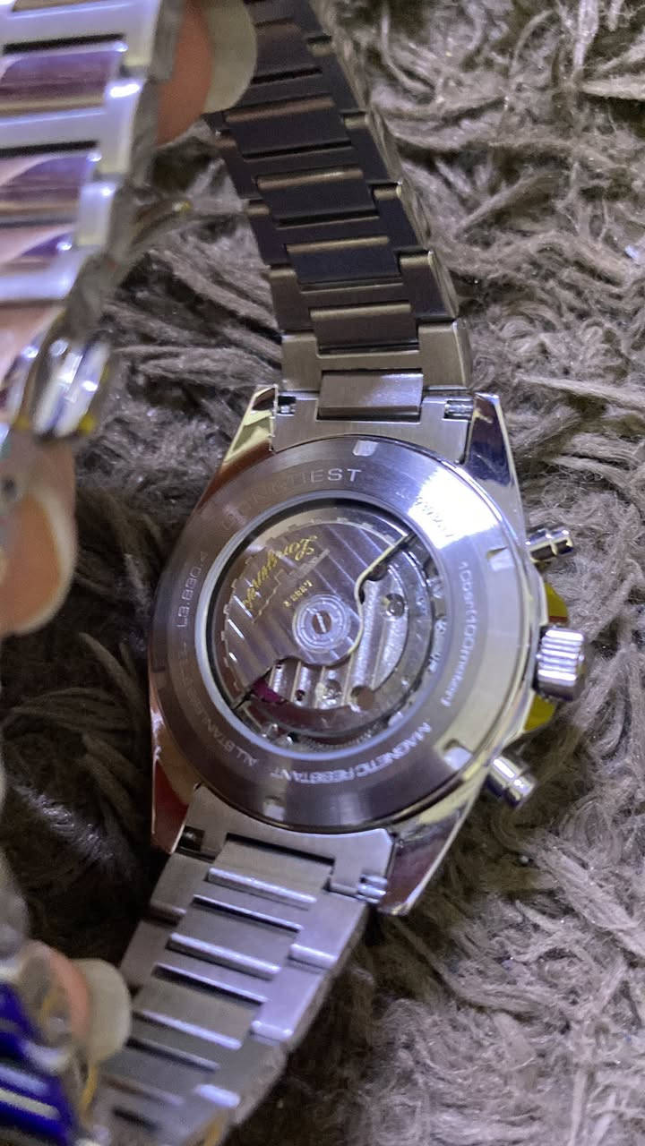 السلام عليكم 
ساعه لونجين اوتوماتيك سناتر نضافه 95 السعر (100)  دولار للاستفسار ***********
