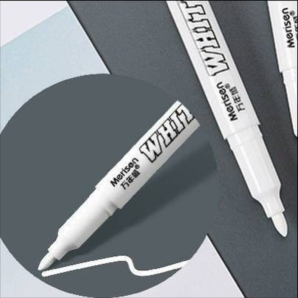 قلم ماركر أبيض معدني ،  من ماركة CHOSCHمما يسمح بخطوط دقيقة وعريضة.
تُستخدم هذه الأقلام بشكل شائع لإضافة لمسة لامعة ومعدنية إلى الأعمال الفنية والمشاريع الحرفية.
تُعد فعالة بشكل خاص على الأسطح الداكنة أو الملونة، مما يخلق تأثيرًا جريئًا وجذابًا.
يمكن استخدامها على أسطح مختلفة مثل الورق المقوى، والزجاج، والبلاستيك، والمعدن والحديد
سعر القطعة 1000 دينار 
🎁🎀السوق الذكي🎀🎁)
***********‬
(توصيل لجميع محافظات العراق)
للاستفسار ارسل رسالة للصفحة💌
#السوق_الذكي_smart_market  #هدايا #قرطاسية #مكتبة #العاب_أطفال #العاب_ذكاء #جورنال_أفكار #كتب
