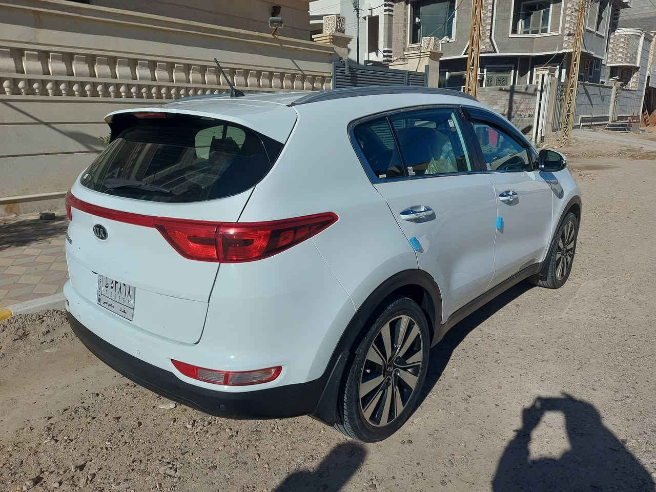 السلام عليكم من رخصة الادمن المحترم
سبورتج خليجي موديل ٢٠١٨ للبيع 
مواصفات 
بصمه ترحيب بصمة تشغيل حساسات خلفيه أماميه مري شفط اشاير بالمري زراك لايت تحكم ستيرن جهتين شاشه تبريد بيانو الارضيه مغلفه السيارة نضيفه جدا بيها رصعه بالباب الخلفي ورا الصدر موضحه بالصوره مكان السياره رمادي ماشيه ١٠٢ الف 
السعر ١٨٧ وبيها مجال قليل 
للإستفسار الاتصال 
*********** 
***********
